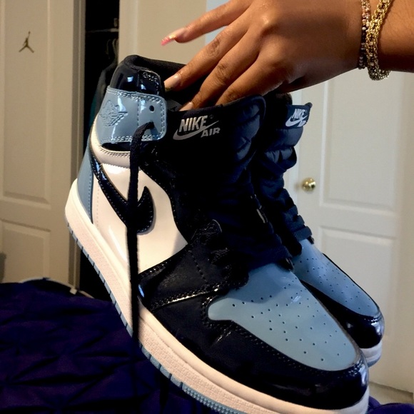Women’s Air Jordan 1 Retro High OG “Blue Chill” - Picture 2 of 8